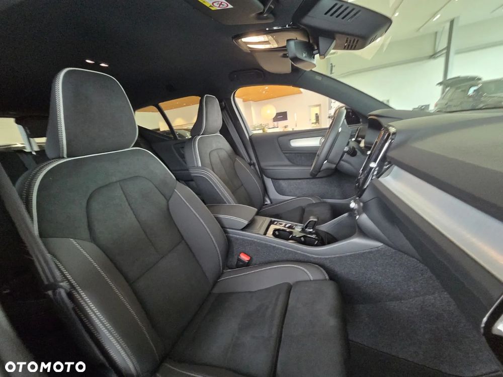 Volvo XC 40 B4 AWD Plus Dark - 19