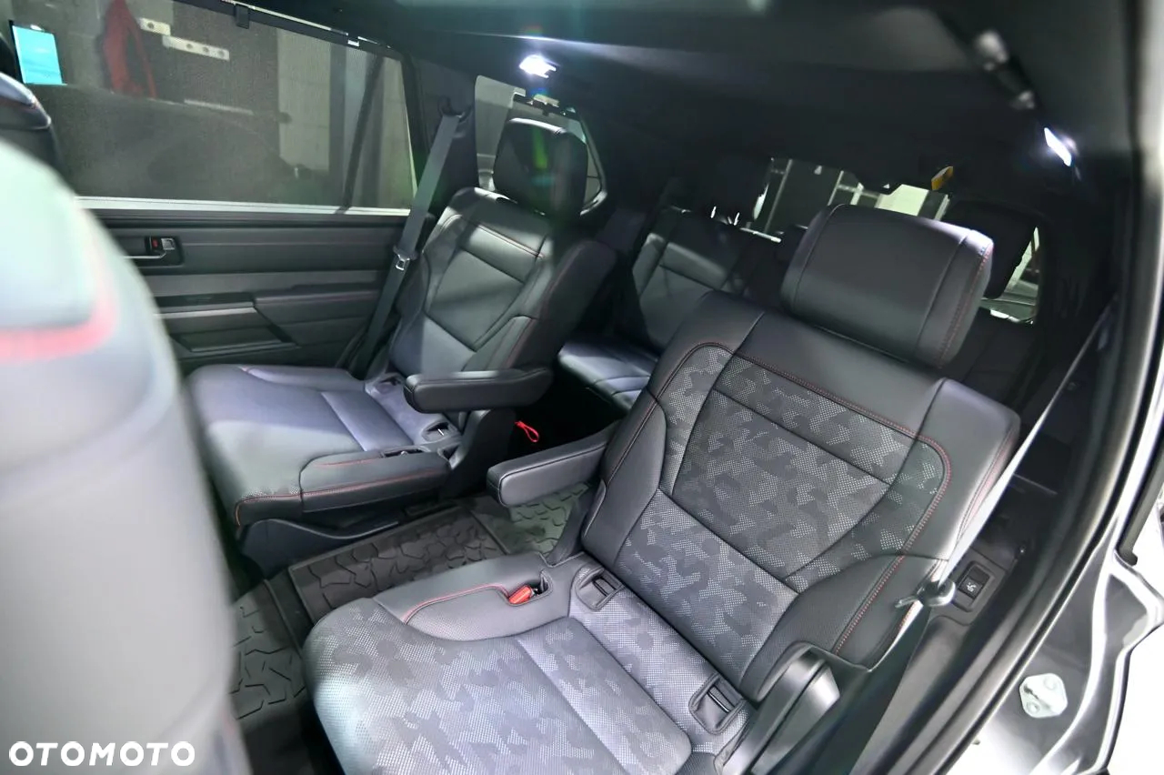 Toyota Sequoia - 23