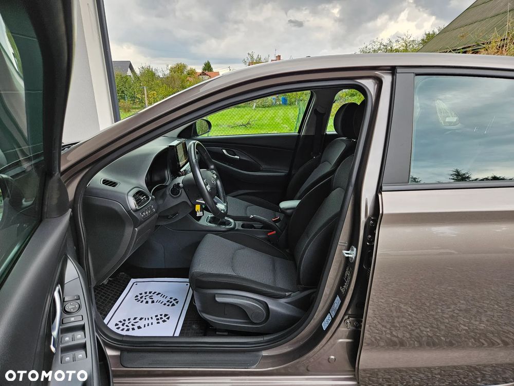 Hyundai i30 1.5 DPI Classic + - 22