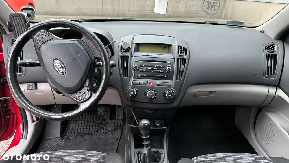 Kia Ceed - 13