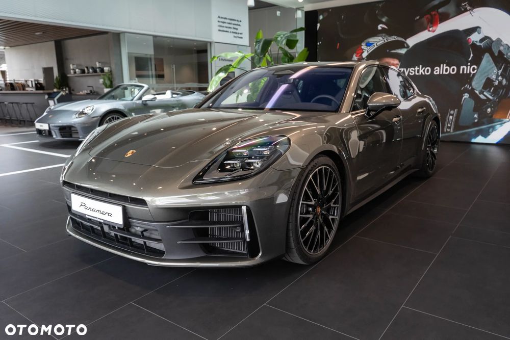 Porsche Panamera 4 E-Hybrid PHEV - 2