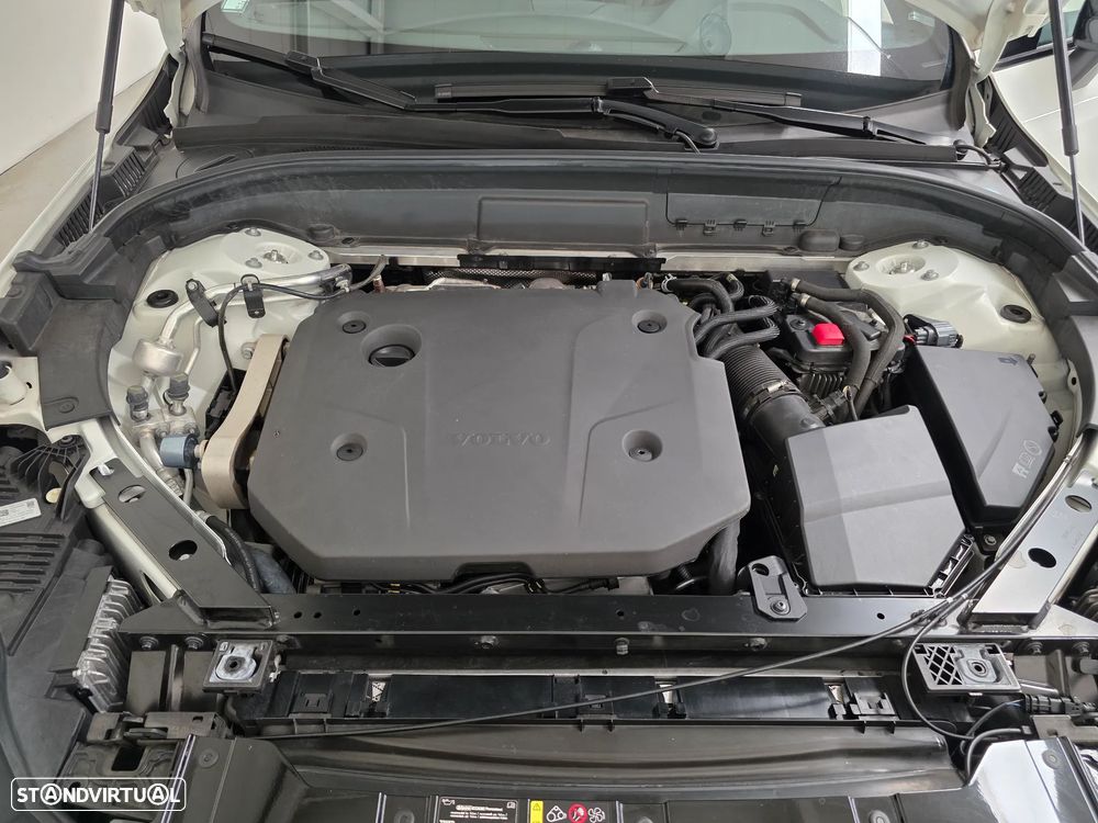 Volvo XC 60 2.0 B5 R-Design AWD - 30