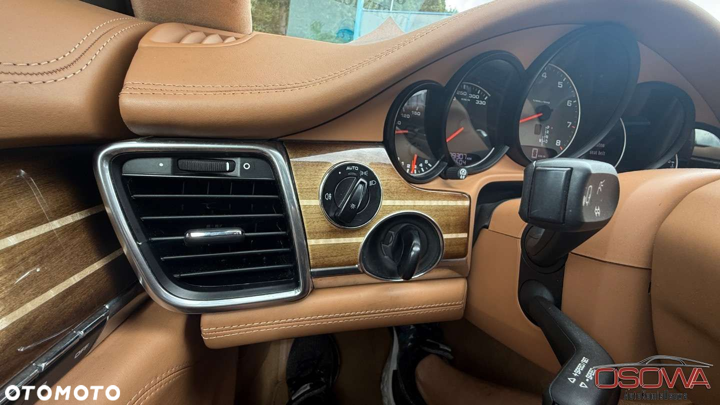 Porsche Panamera - 30