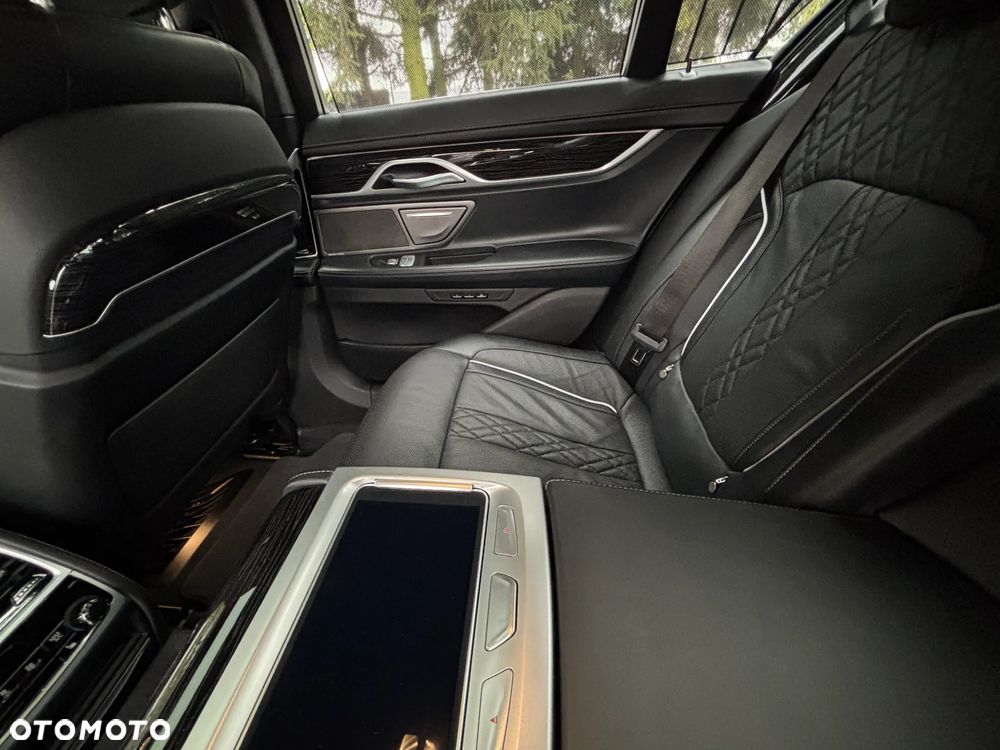 BMW Seria 7 740d xDrive - 15