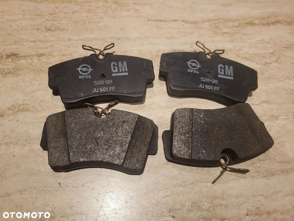 Klocki hamulcowe kpl. przód OPEL MONZA A, OMEGA A, SENATOR A, SENATOR B 2.2-3.6 02.78-04.94 OPAKOWANIE ZASTEPCZE - 1