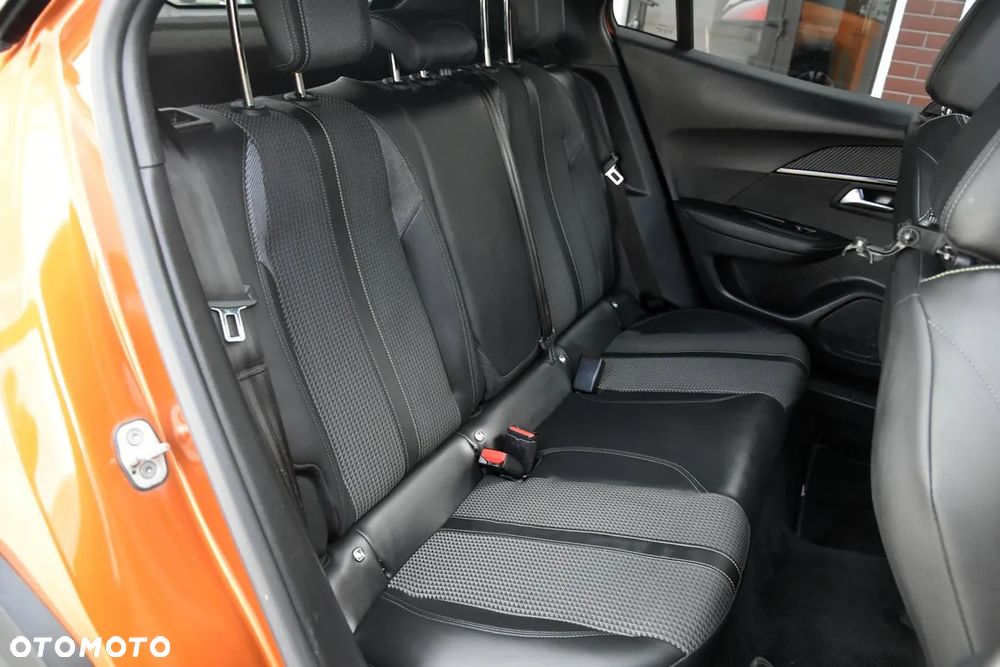 Peugeot 2008 1.2 PureTech GT Line S&S - 23