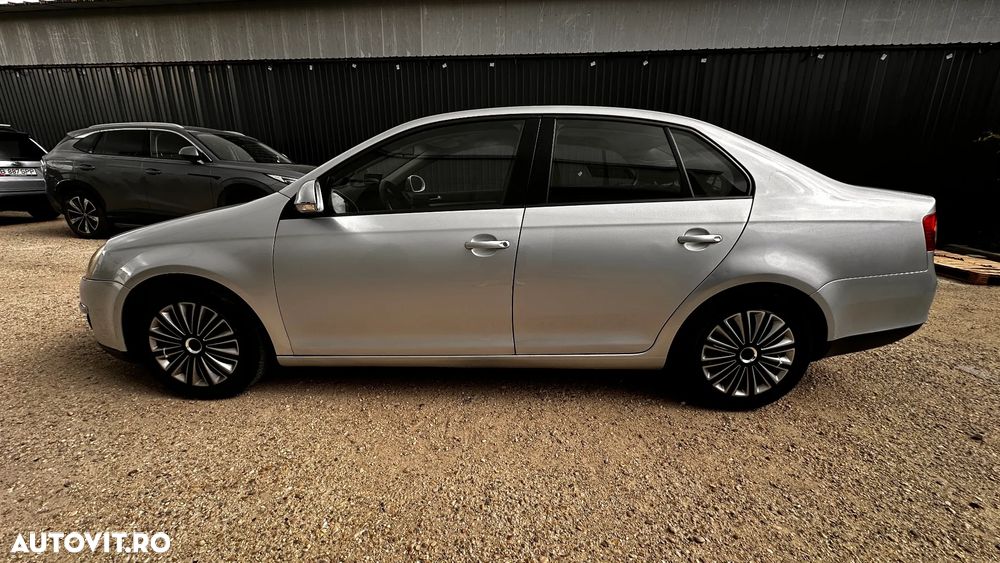 Volkswagen Jetta 1.6 TDI DPF Trendline - 6