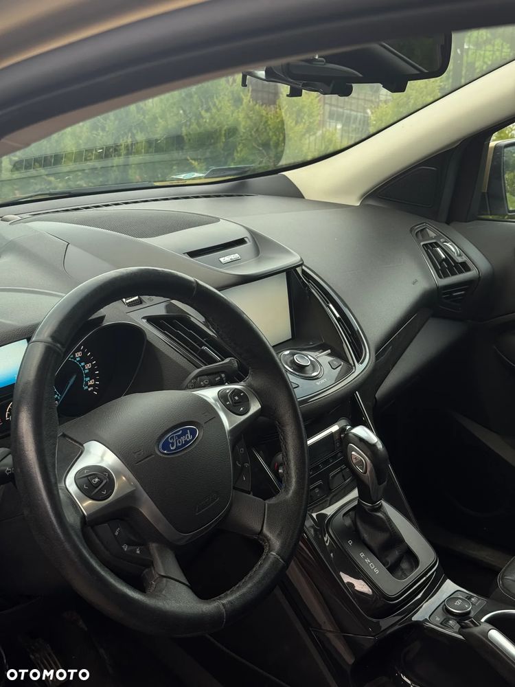 Ford Escape 2.0 EcoBoost AWD Titanium - 4
