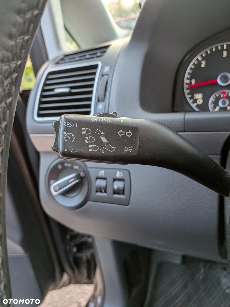 Volkswagen Touran - 21