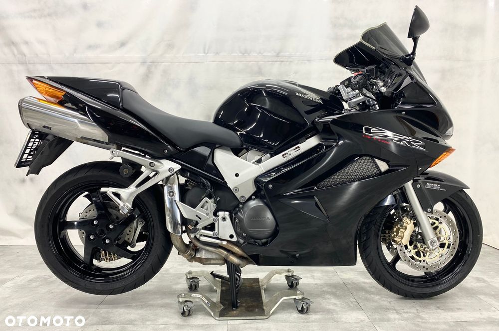 Honda VFR - 10