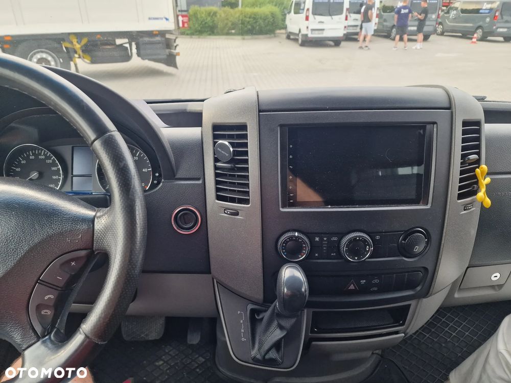 Mercedes-Benz Sprinter - 24