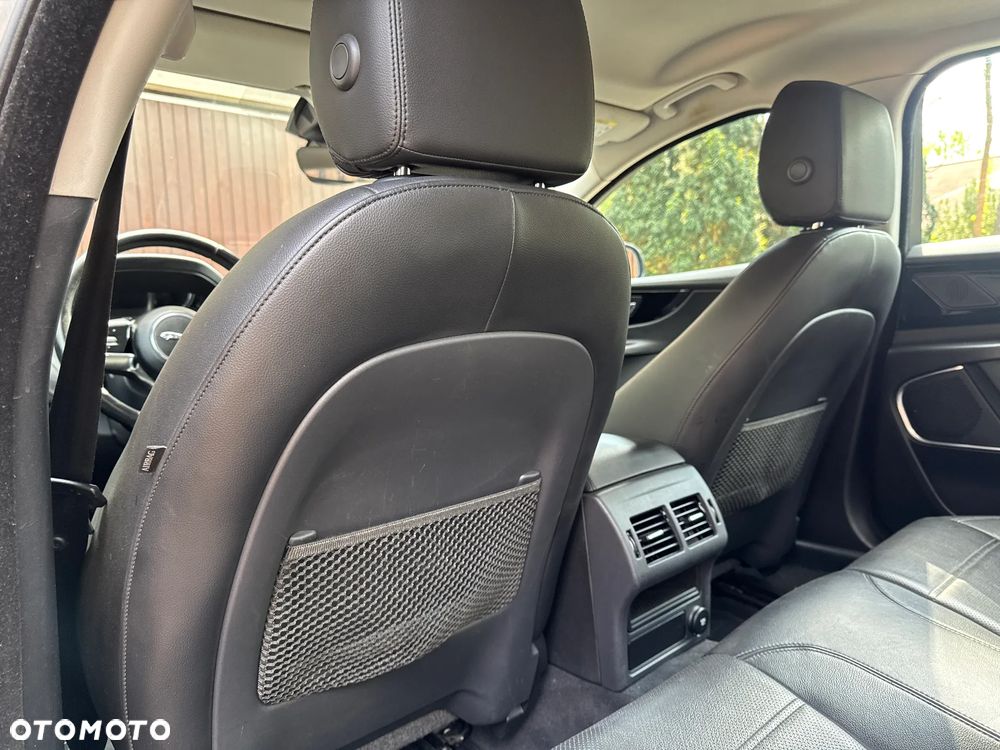 Jaguar XE D180 R-Dynamic S - 27