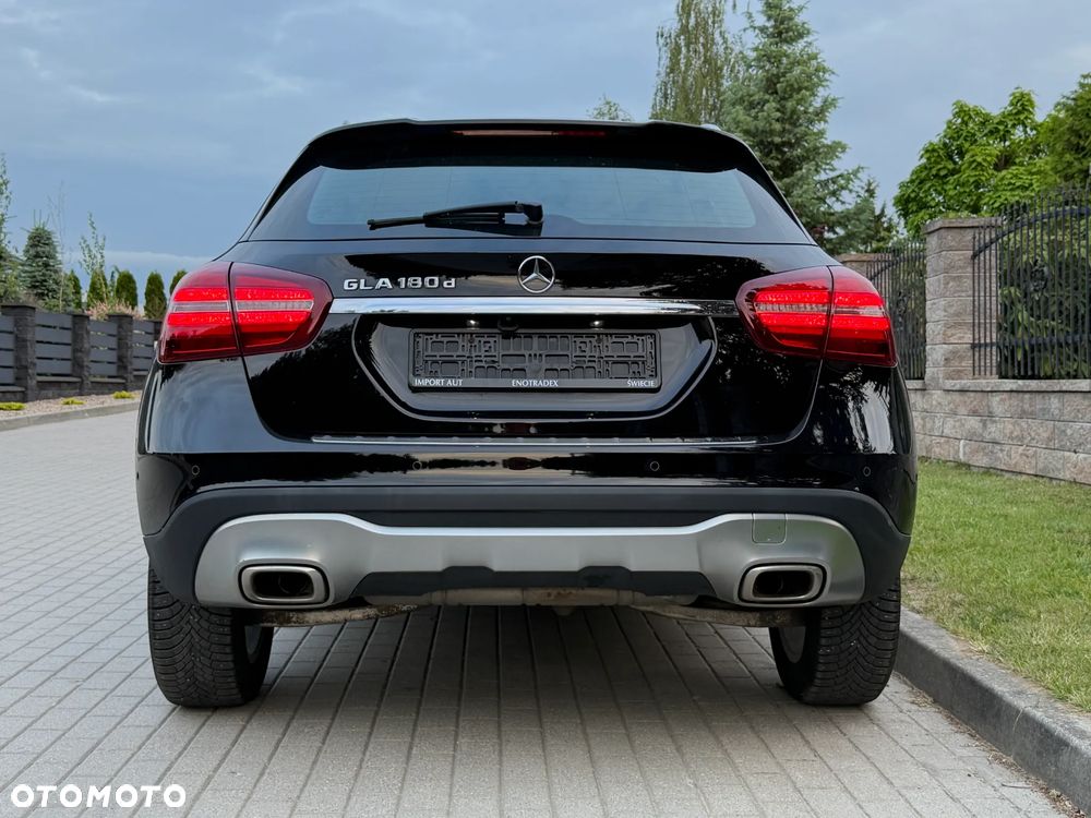 Mercedes-Benz GLA 180 (CDI) d Urban - 22