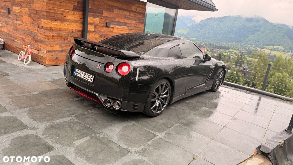 Nissan GT-R - 15