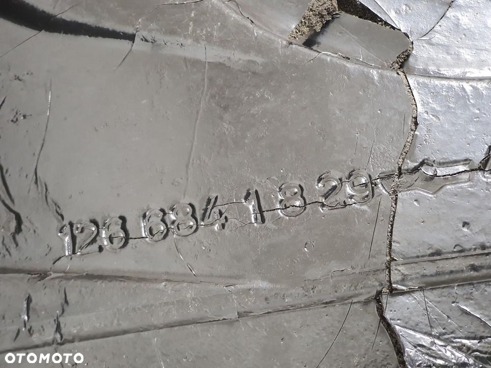 DYWANIK WYCIERACZKA PRAWY PRZÓD MERCEDES W126 - 3