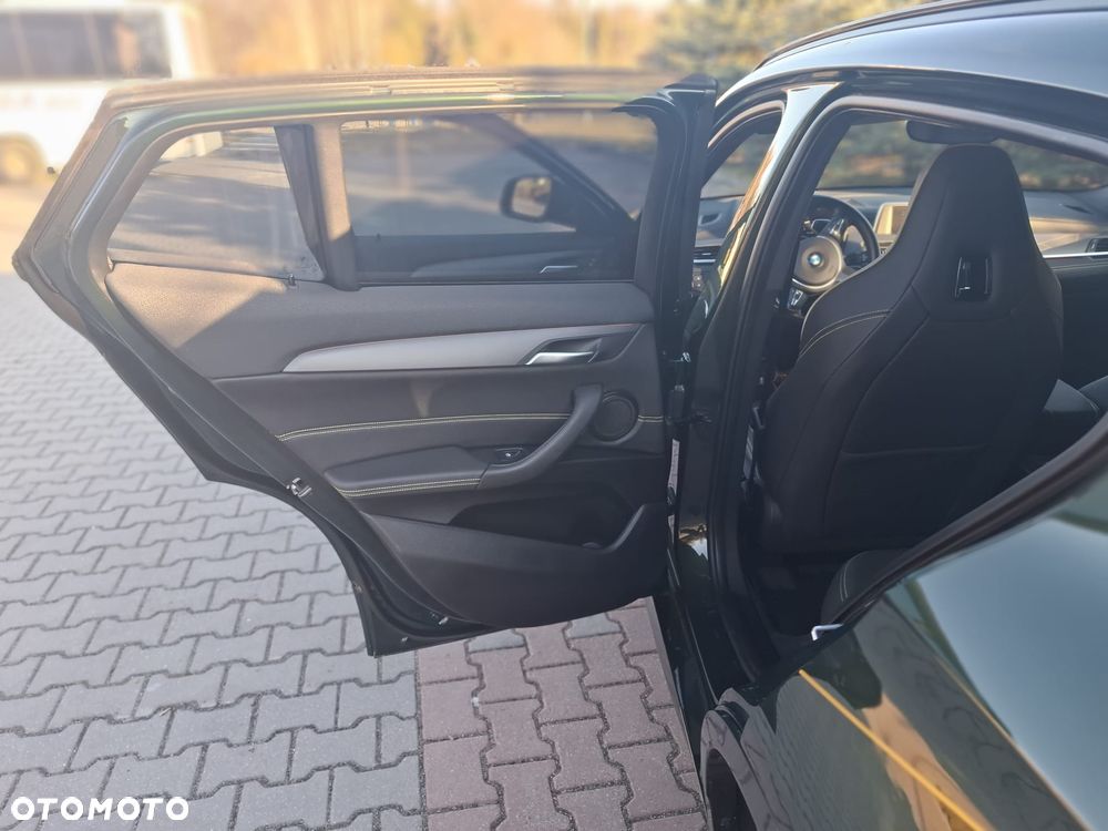 BMW X2 sDrive18d Edition GoldPlay sport - 12