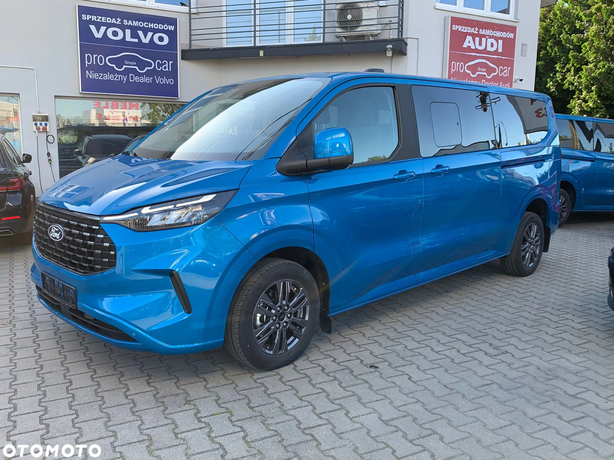 Ford Tourneo Custom 320 L2H1 VA Autm TitaniumX - 2