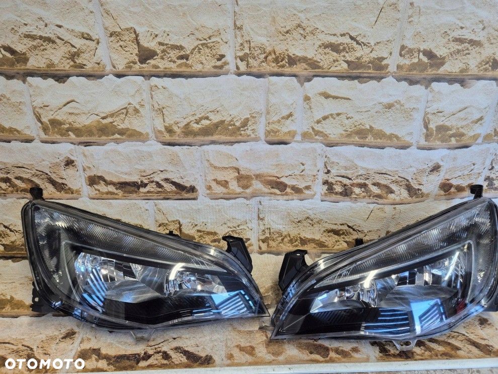 Reflektor Przód Opel Astra J 1EG01001115 zwykła h7 + led - 8