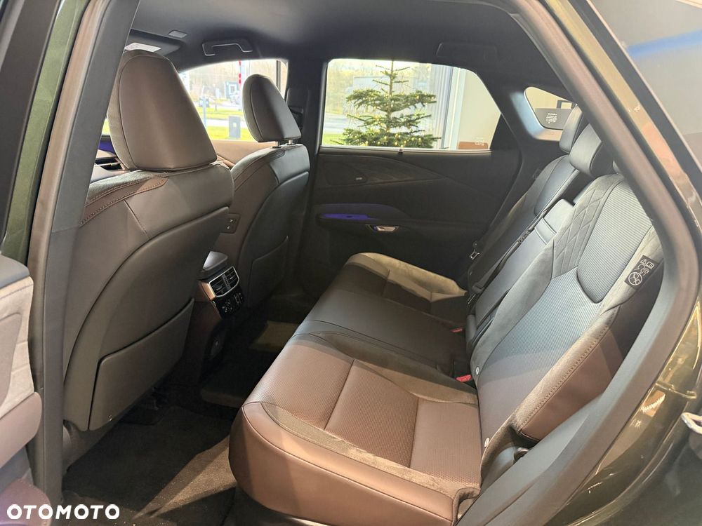 Lexus RX 450h+ Omotenashi - 9