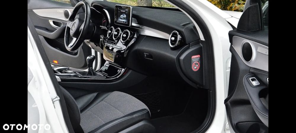 Mercedes-Benz Klasa C 180 CGI BlueEff Avantgarde - 24