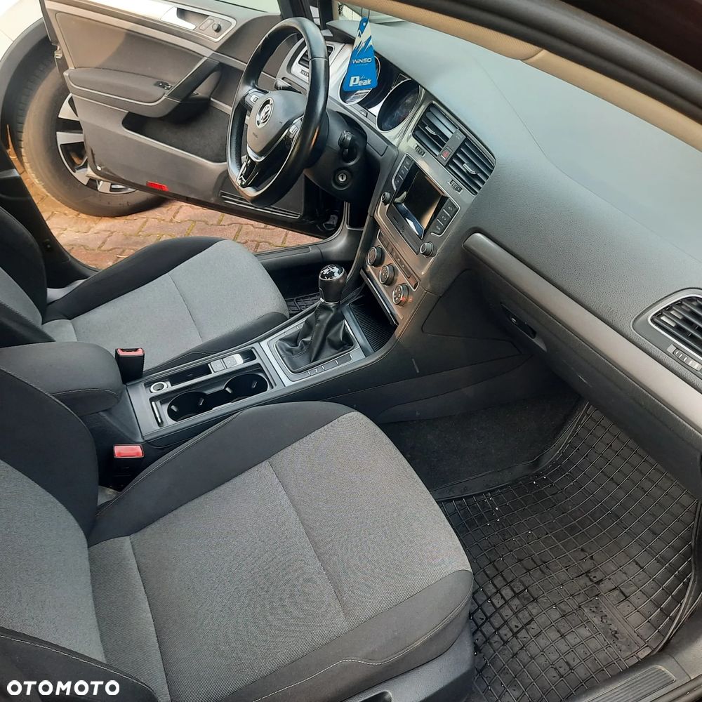 Volkswagen Golf - 22