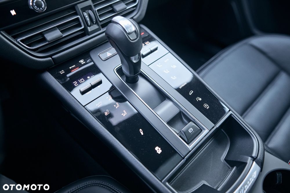 Porsche Macan T - 20