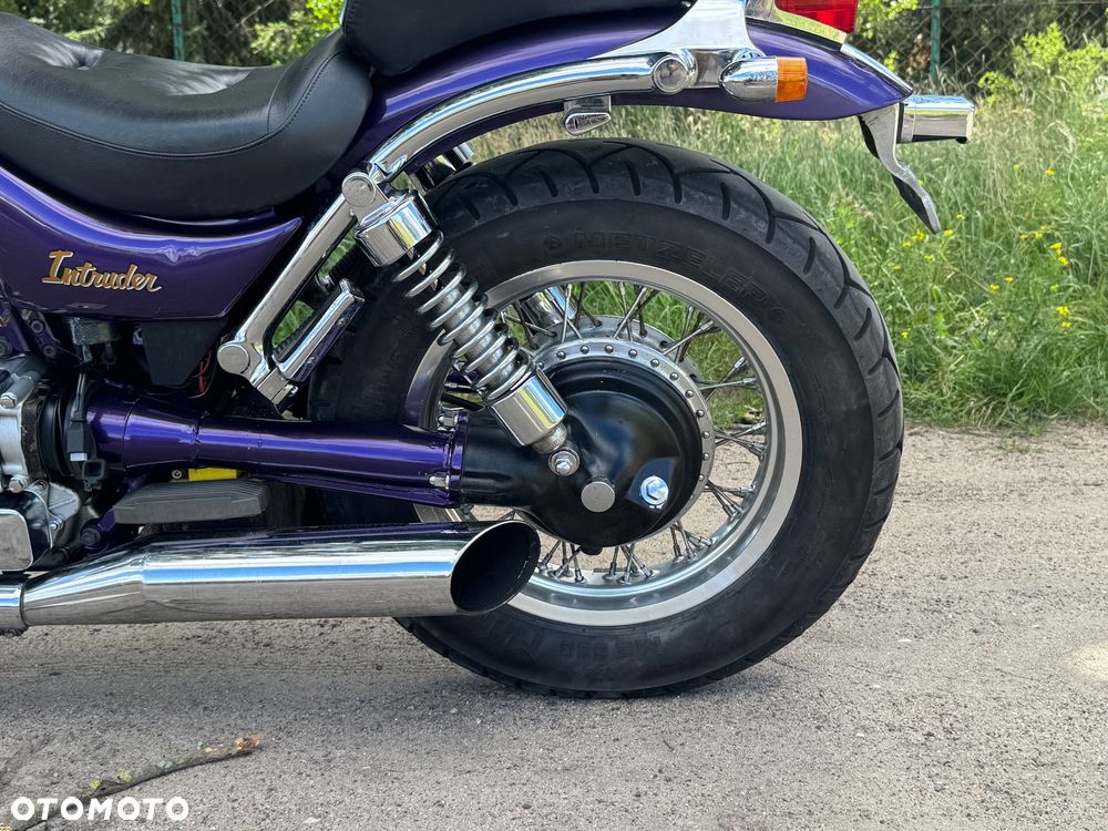 Suzuki Intruder - 12