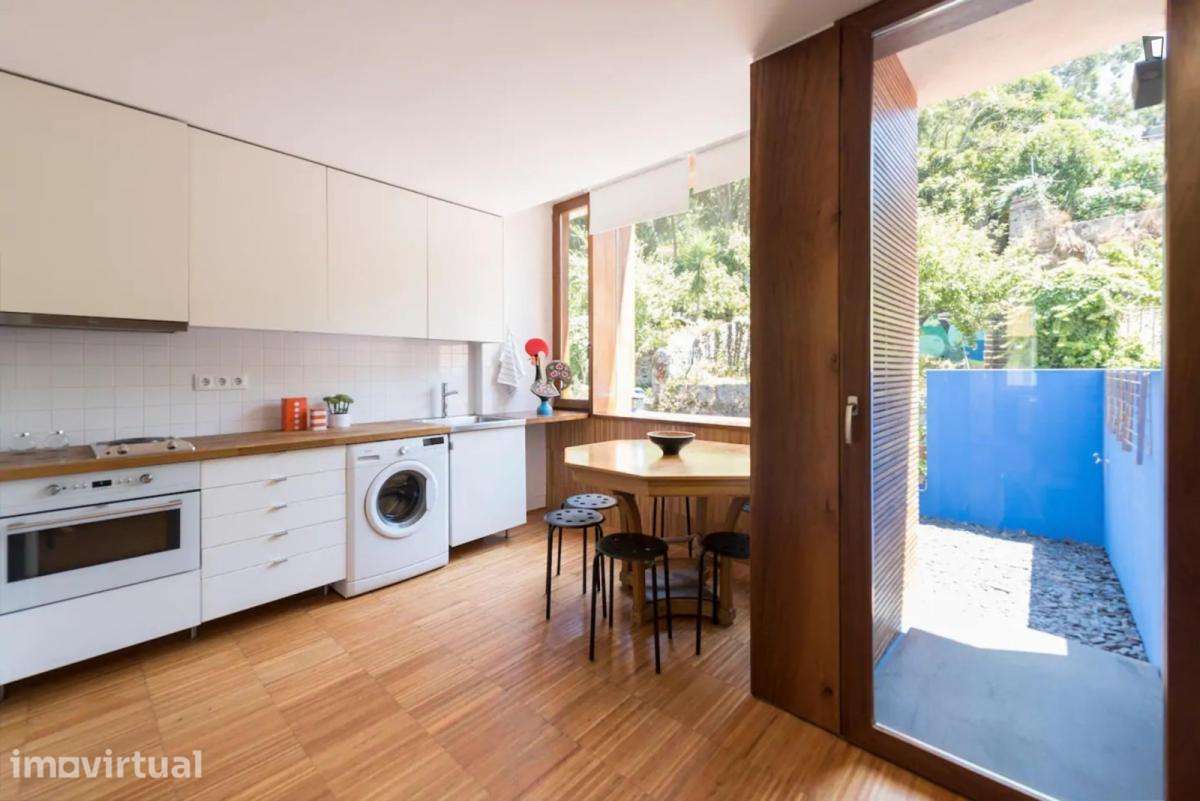 Quarto - localizado em Santo Ildefonso Porto - Grande imagem: 3/10