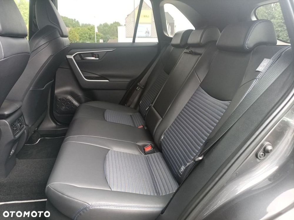 Toyota RAV4 - 6