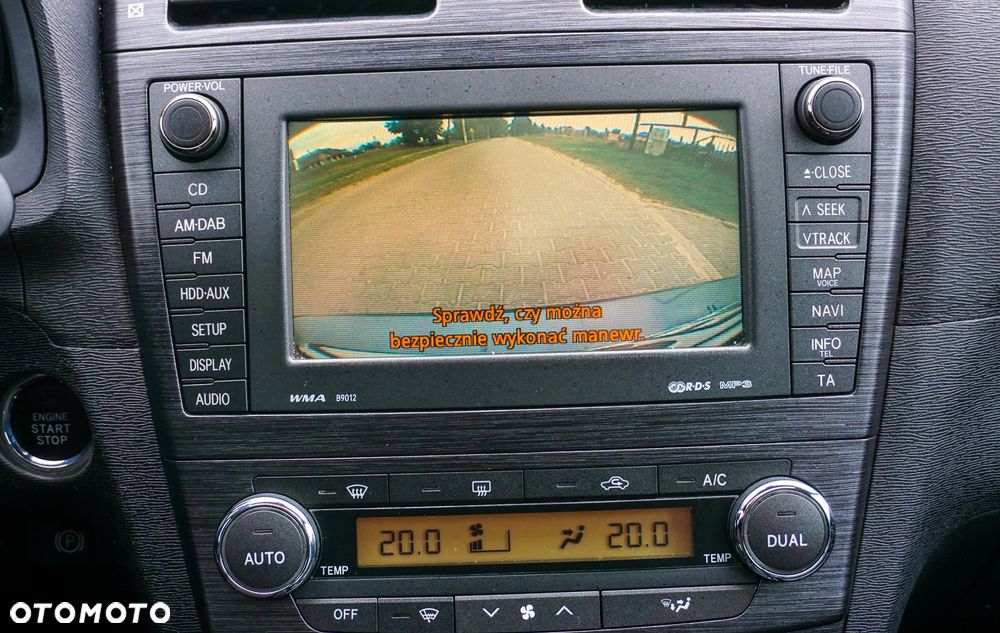 Toyota Avensis 2.0 Executive - 8