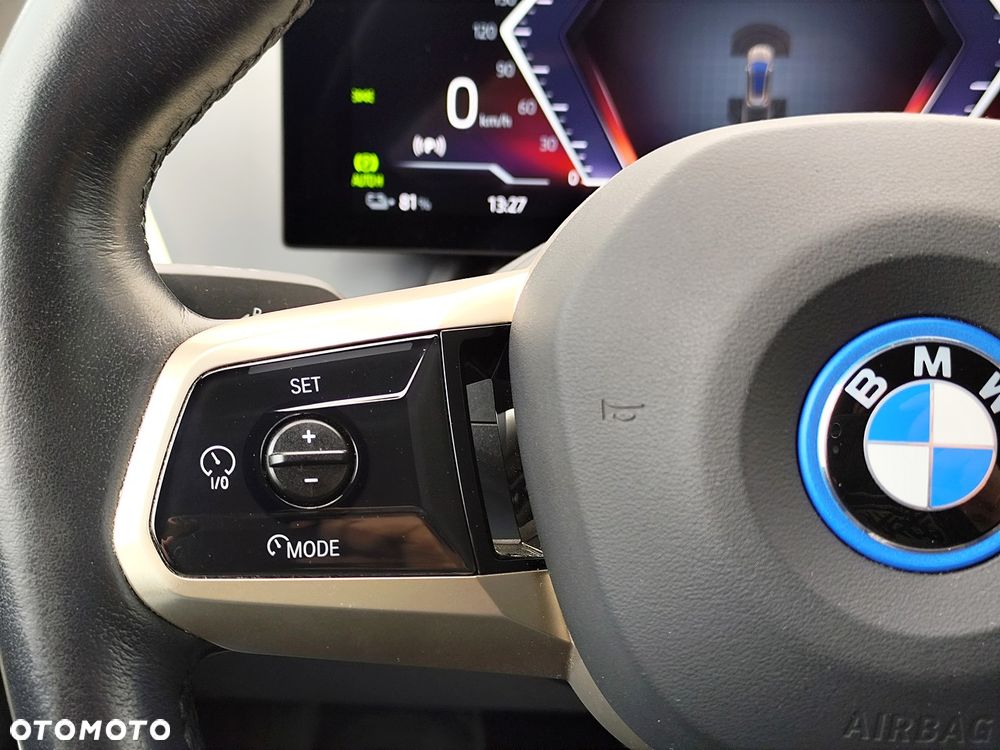 BMW iX xDrive40 76.6kWh Signature - 28