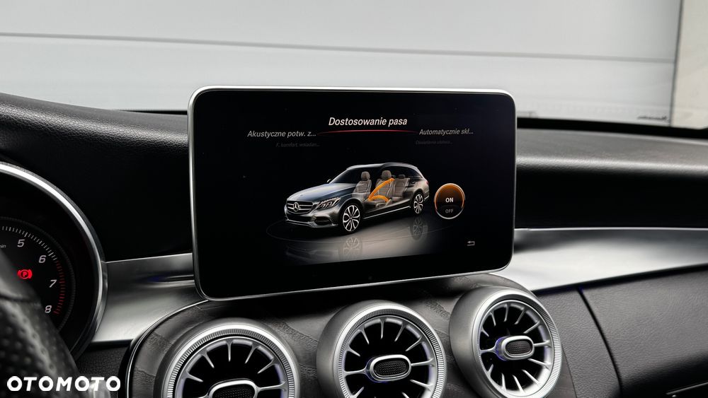 Mercedes-Benz Klasa C 300 9G-TRONIC AMG Line - 32