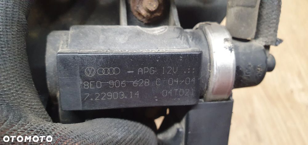 Zawór podciśnienia zaworek Audi A4 B6 1.9 TDI 8E0906628C - 5