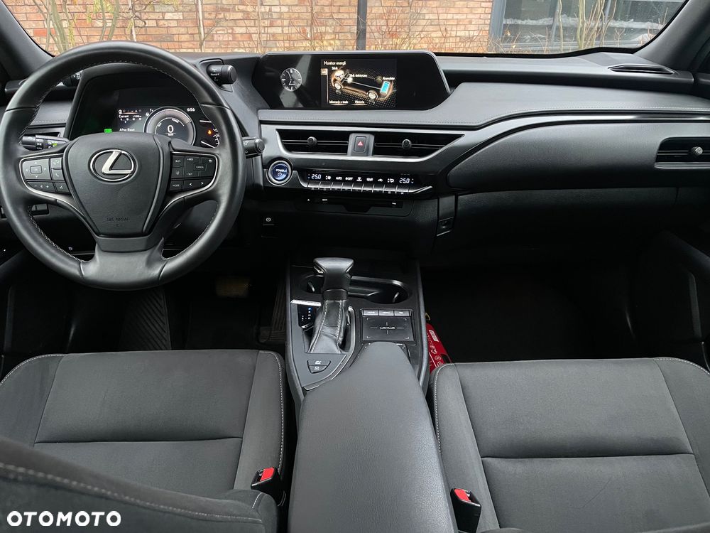 Lexus UX 250h Business Edition - 18