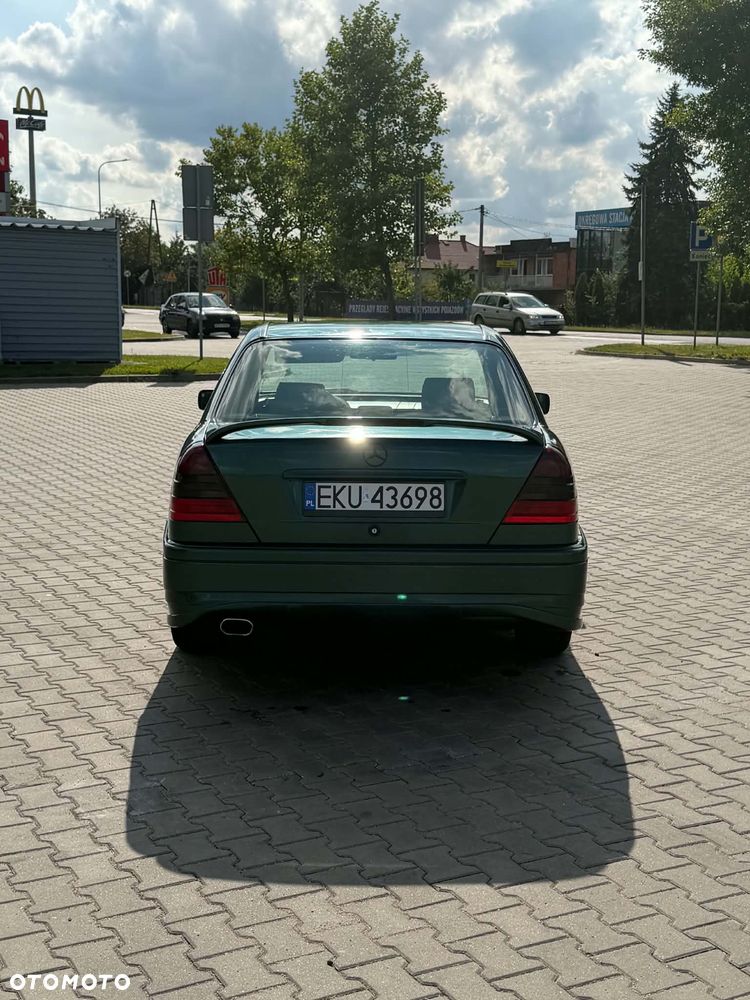 Mercedes-Benz Klasa C 180 T Sport - 4