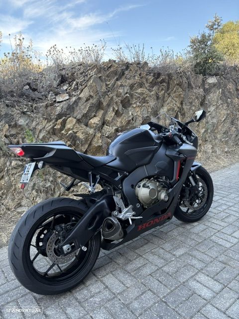 Honda CBR Fireblade 1000 - 6