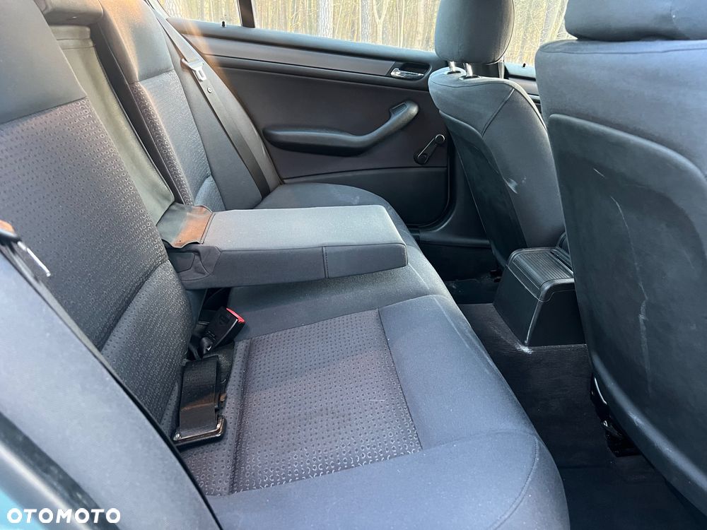 BMW Seria 3 318i - 12