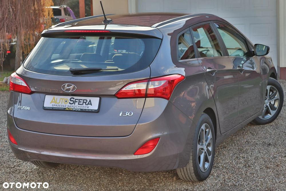 Hyundai i30 blue Kombi 1.6 GDi YES Gold - 5