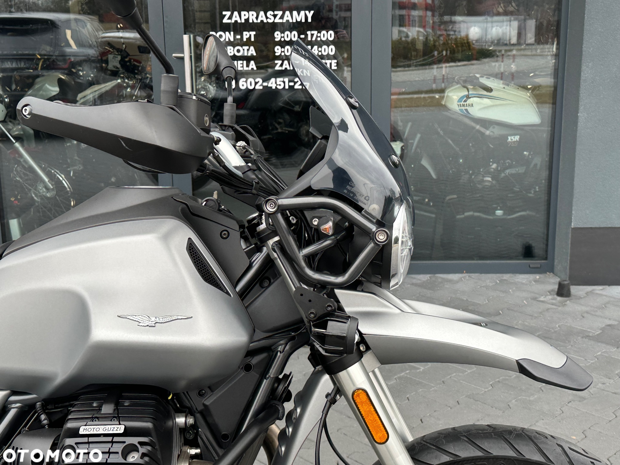 Moto Guzzi V85 - 12