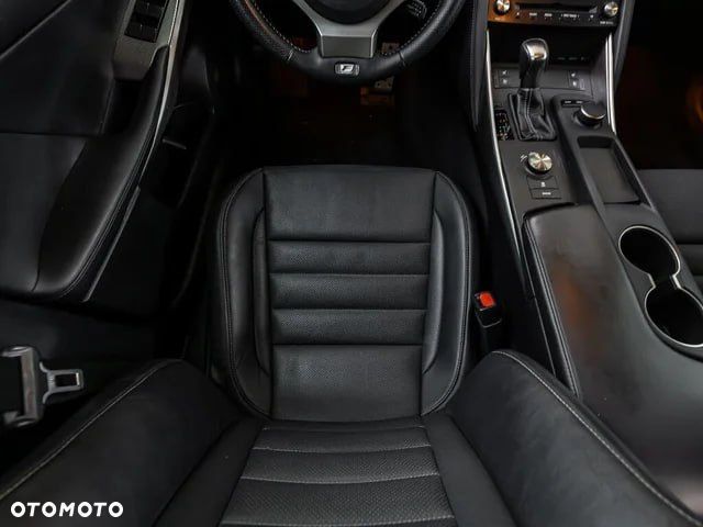 Lexus IS 200t / 300 F Sport - 22