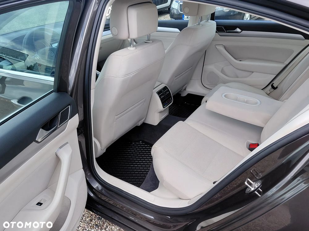 Volkswagen Passat 1.8 TSI BMT Comfortline - 24