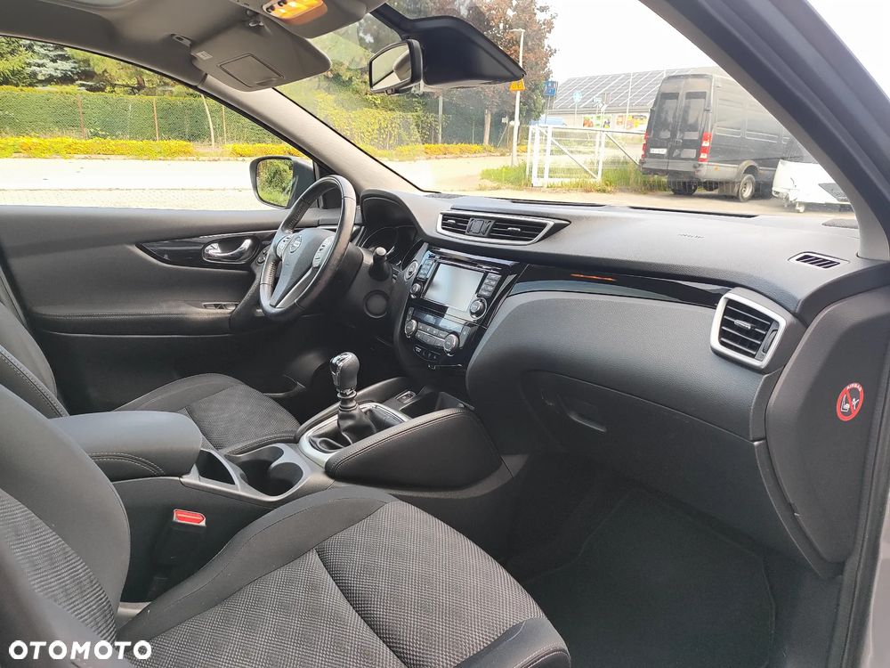 Nissan Qashqai 1.2 DIG-T N-Connecta EU6 - 9