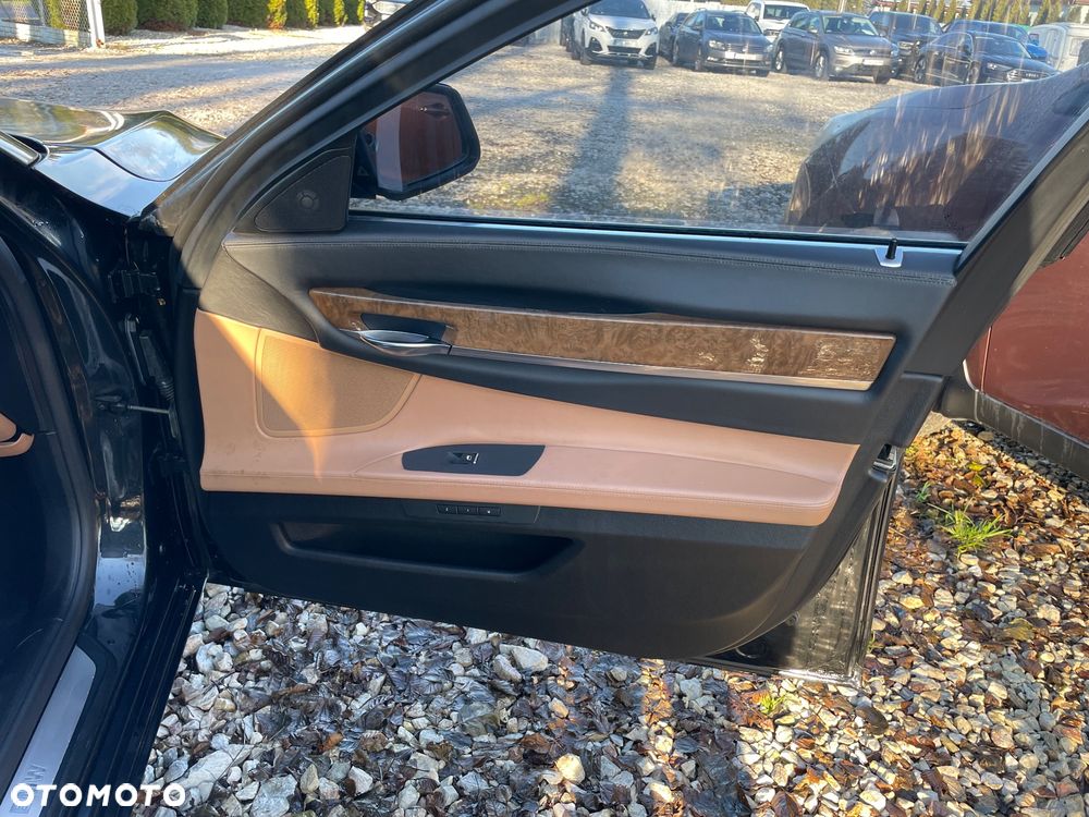 BMW Seria 7 750i L xDrive - 10