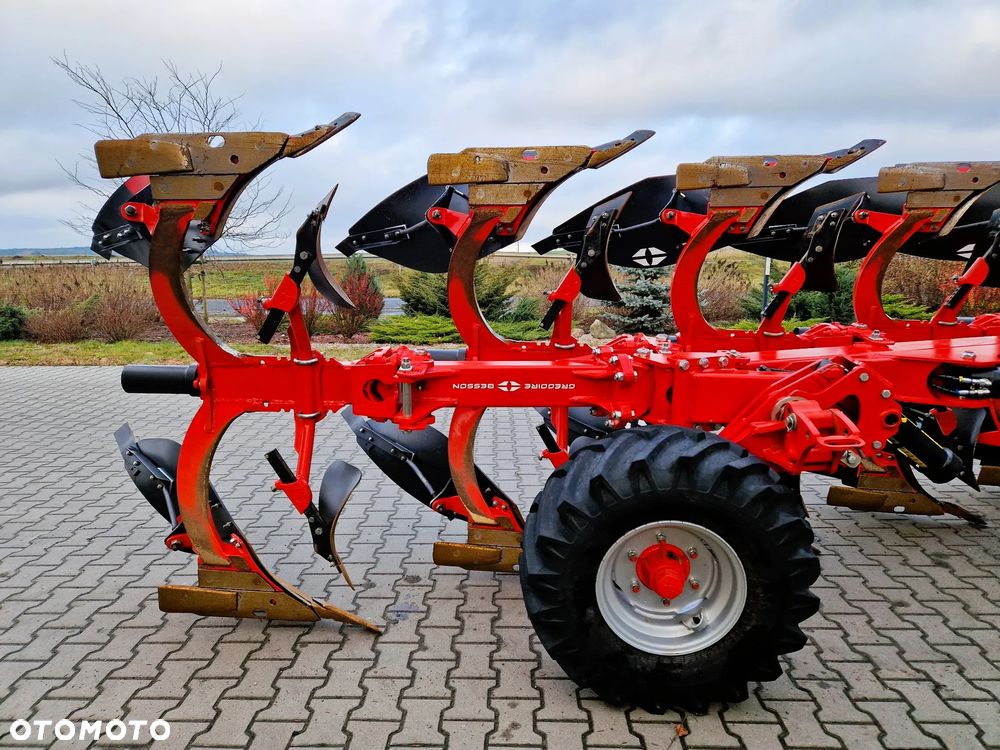 Gregoire Besson Rover 70 - 7