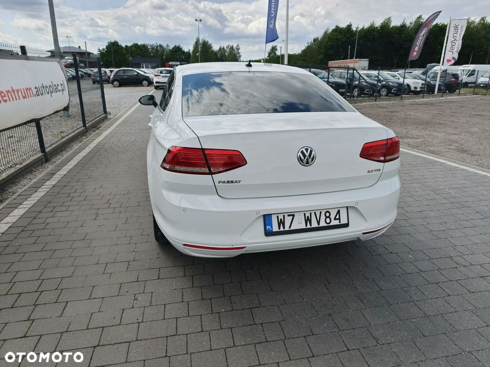 Volkswagen Passat - 11