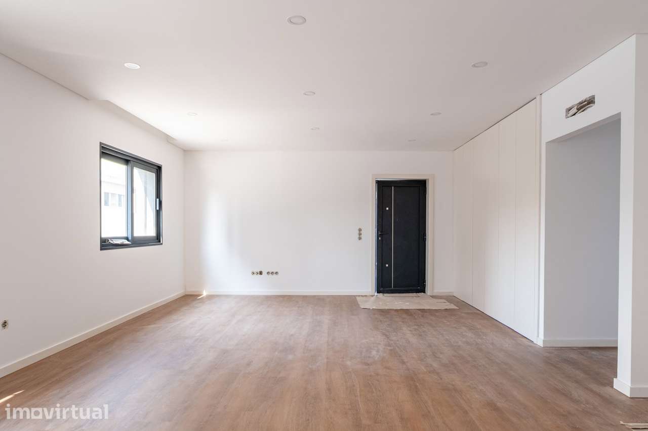 Andar-moradia T2 totalmente remodelado no centro de Valbom - Gondomar - Grande imagem: 2/29