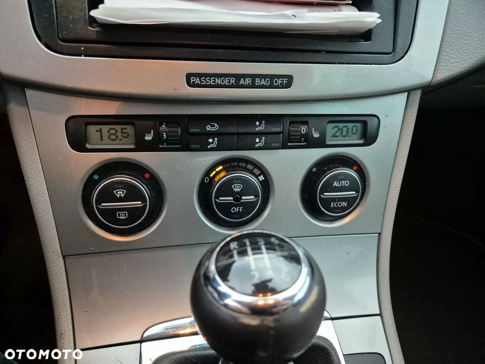 Volkswagen Passat 2.0 FSI Comfortline - 4