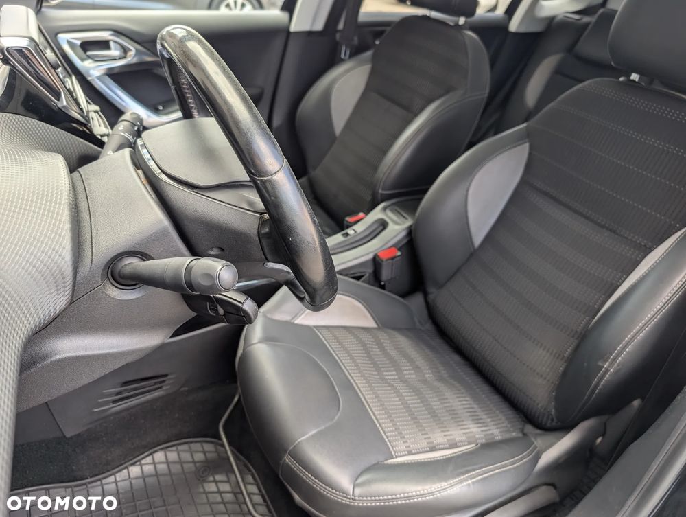 Peugeot 2008 1.2 Pure Tech Allure S&S - 19