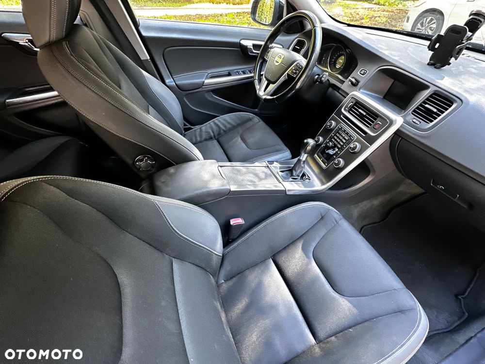Volvo V60 D4 Momentum - 14