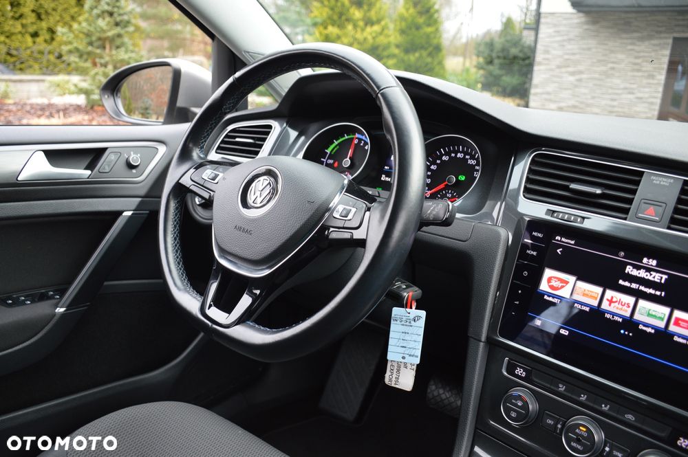 Volkswagen Golf - 24